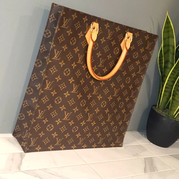 SOLD - Authentic Louis Vuitton - Picture 1 of 11